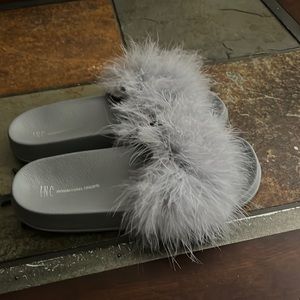 INC grey sandals with fur nwt size 71/2